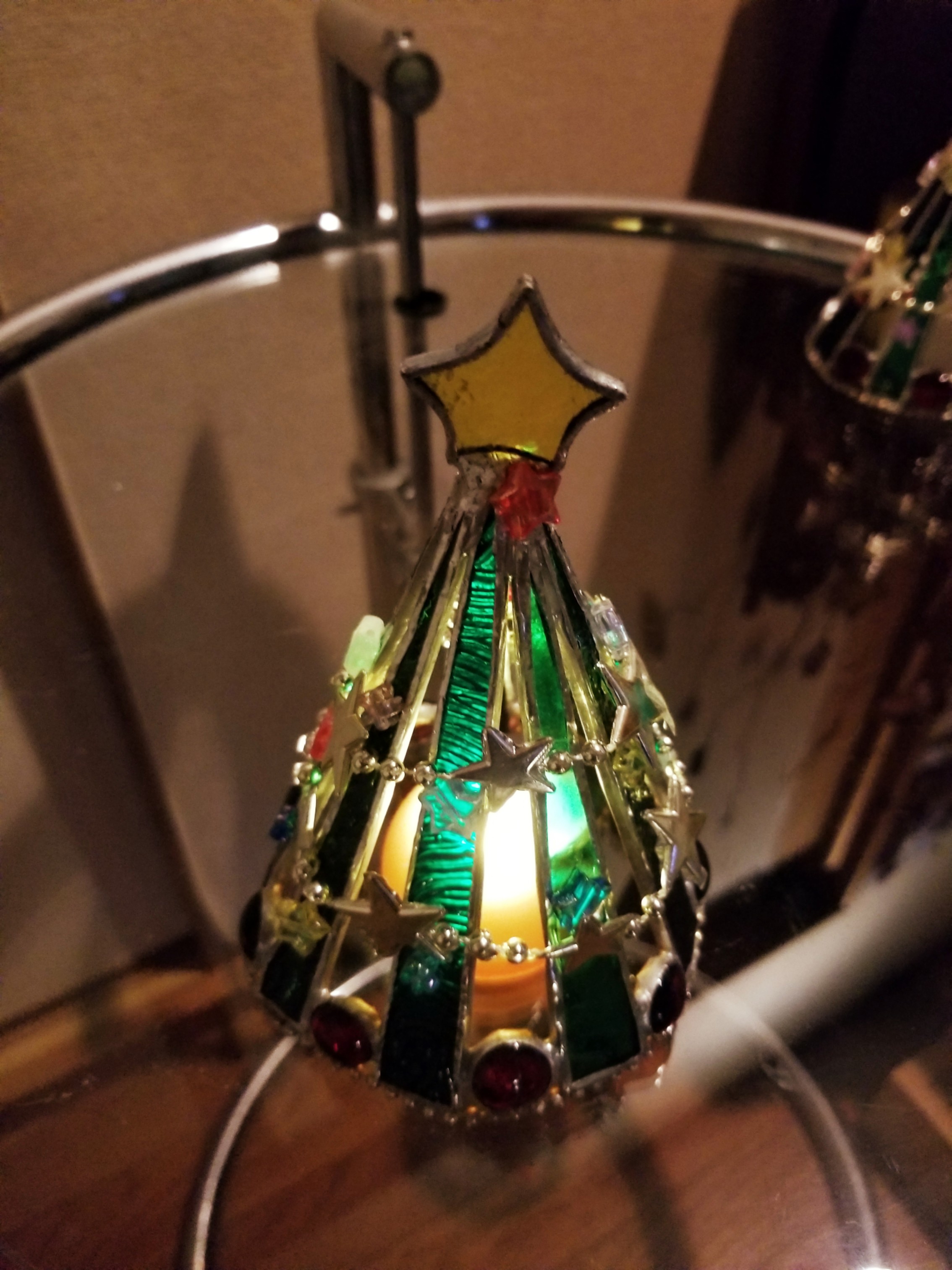 ステンドグラス　星を散りばめた　クリスマスツリーのランプ(中サイズ)