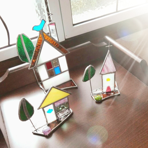 ステンドグラス製 カラフルなお家のオーナメント(大) 立体・オブジェ