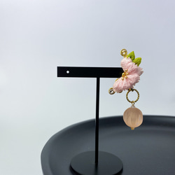 つまみ細工　ピンク八重桜の2Wayイヤーカフ(金) 2枚目の画像