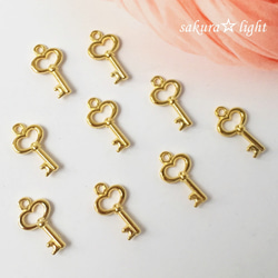 30個】ハートの鍵 キー チャーム ゴールド チャーム サクラ☆ライト