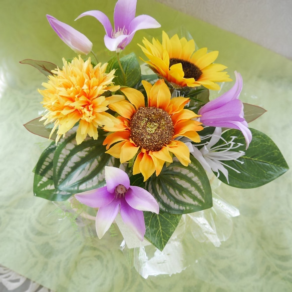 ひまわりとクレマチスの天然素材のかご アレンジ アートフラワー Mina  