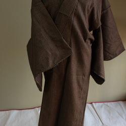 かんたん着物 こげ茶に縦縞模様　深川芸者のような粋なメンズライクコート　裄68ｃｍ　あったかい厚手ネプ地　ウール着物 2枚目の画像