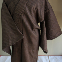 かんたん着物 こげ茶に縦縞模様　深川芸者のような粋なメンズライクコート　裄68ｃｍ　あったかい厚手ネプ地　ウール着物 7枚目の画像