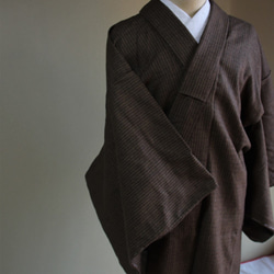 かんたん着物 こげ茶に縦縞模様　深川芸者のような粋なメンズライクコート　裄68ｃｍ　あったかい厚手ネプ地　ウール着物 8枚目の画像