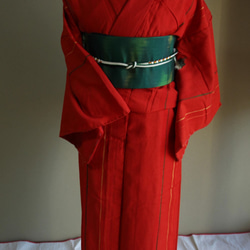 イタリアンレッドに一筋のリボンラインがサイケデリックでモダン　裄66.5ｃｍ　ウール着物和裁師手縫い着物 2枚目の画像