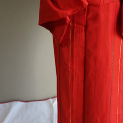 イタリアンレッドに一筋のリボンラインがサイケデリックでモダン　裄66.5ｃｍ　ウール着物和裁師手縫い着物 5枚目の画像