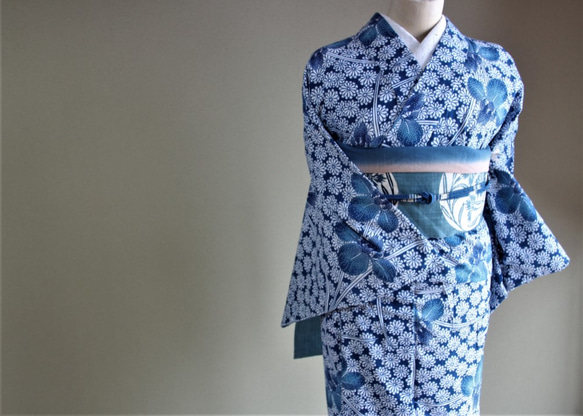 新品★浴衣　花紺地　あやめ柄　菖蒲　大人　トール　モデルサイズ 手染め藍型染 型染浴衣 【濃紺】 大人の色香 クラシカルな菖蒲