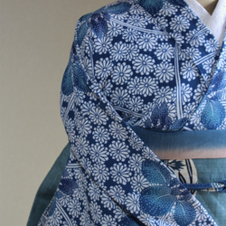 大人かわいい藍染浴衣　明るめブルー細かい小菊に菖蒲柄　　裄68ｃｍ　トールサイズ　木綿　和裁 7枚目の画像