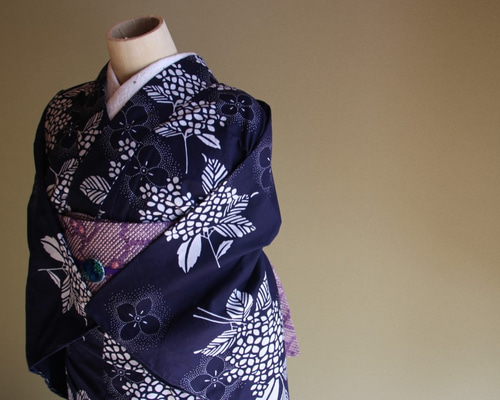 浴衣✿注染　紫陽花　居敷当て布付き　手縫い仕立て　濃紺色　綿 浴衣✿注染 紫陽花 居敷当て布付き 手縫い仕立て 濃紺色 綿 いらだっ