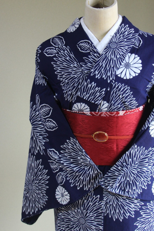 手染め藍 型染浴衣 濃紺 大輪の花が大人の落ち着いた華やかさを演出