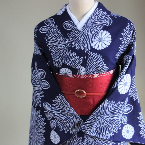 手染め藍 型染浴衣 濃紺 大輪の花が大人の落ち着いた華やかさを演出