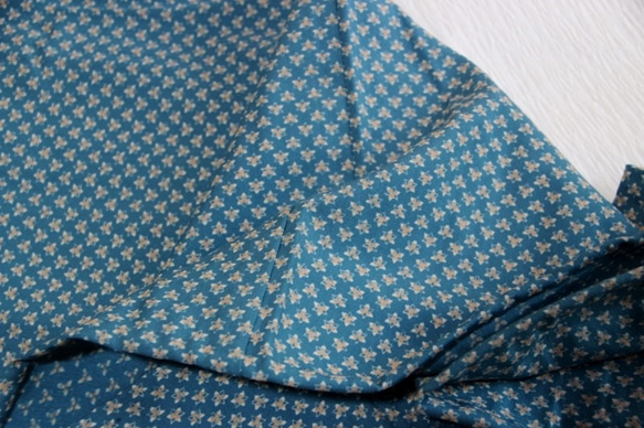 オリエンタルな幾何学模様　裄64ｃｍ　ターコイズブルー　　小花柄　ウール　和裁師による手縫い仕上げ 4枚目の画像