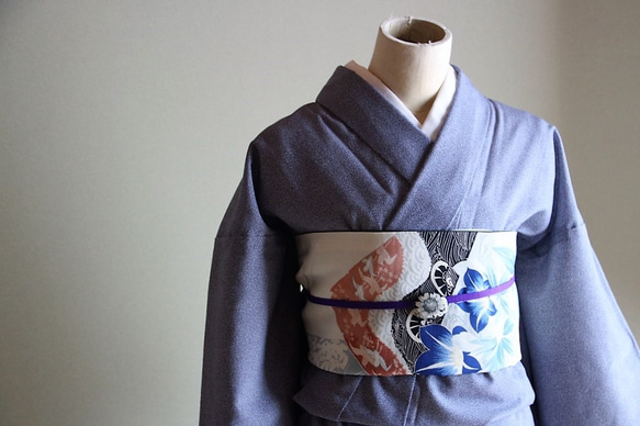 アラベスク　幾何学模様　小紋着物 白と青の花柄 やまと アラベスク 幾何学模様 小紋着物 白と青の花柄 やまと