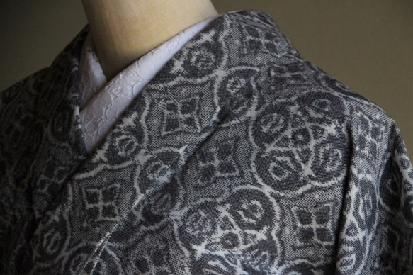 白大島調柄　グレー　トールさんサイズ　　裄66ｃｍ ウール　和裁師手縫い着物 4枚目の画像