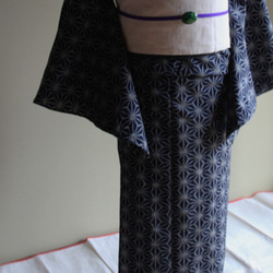 紺と灰色の麻の葉模様は落ち着いたコーデにもモダンにも　大人のほめられネイビー　裄65.5ｃｍ　ウール　和裁師手縫い着物 2枚目の画像