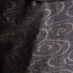 暗めのグレーに流水模様が静謐な大人の雰囲気　コーデがしやすい色使いです　裄67ｃｍ　ウール　和裁師手縫い着物 3枚目の画像