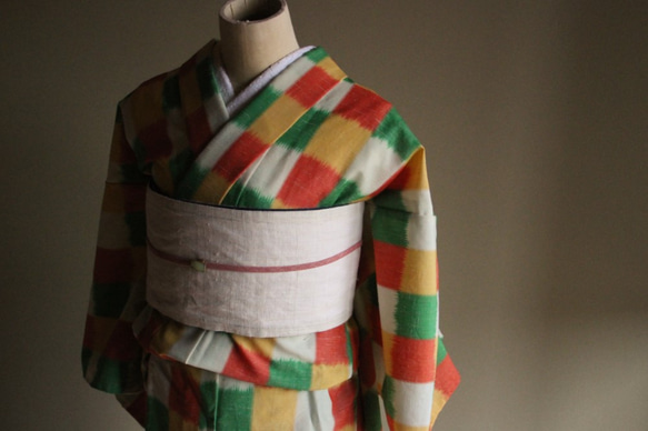 ほんわかした　たまご色のチェックがモダンコーデにぴったり　　裄67ｃｍ　ウール　和裁師手縫い着物 3枚目の画像