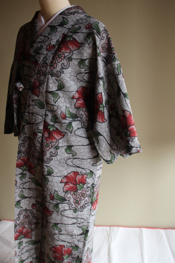 かんたん着物 ★アウトレット★オリエンタル花柄が雰囲気あるコーデに　裄63ｃｍ　和裁師完全手縫い着物 2枚目の画像