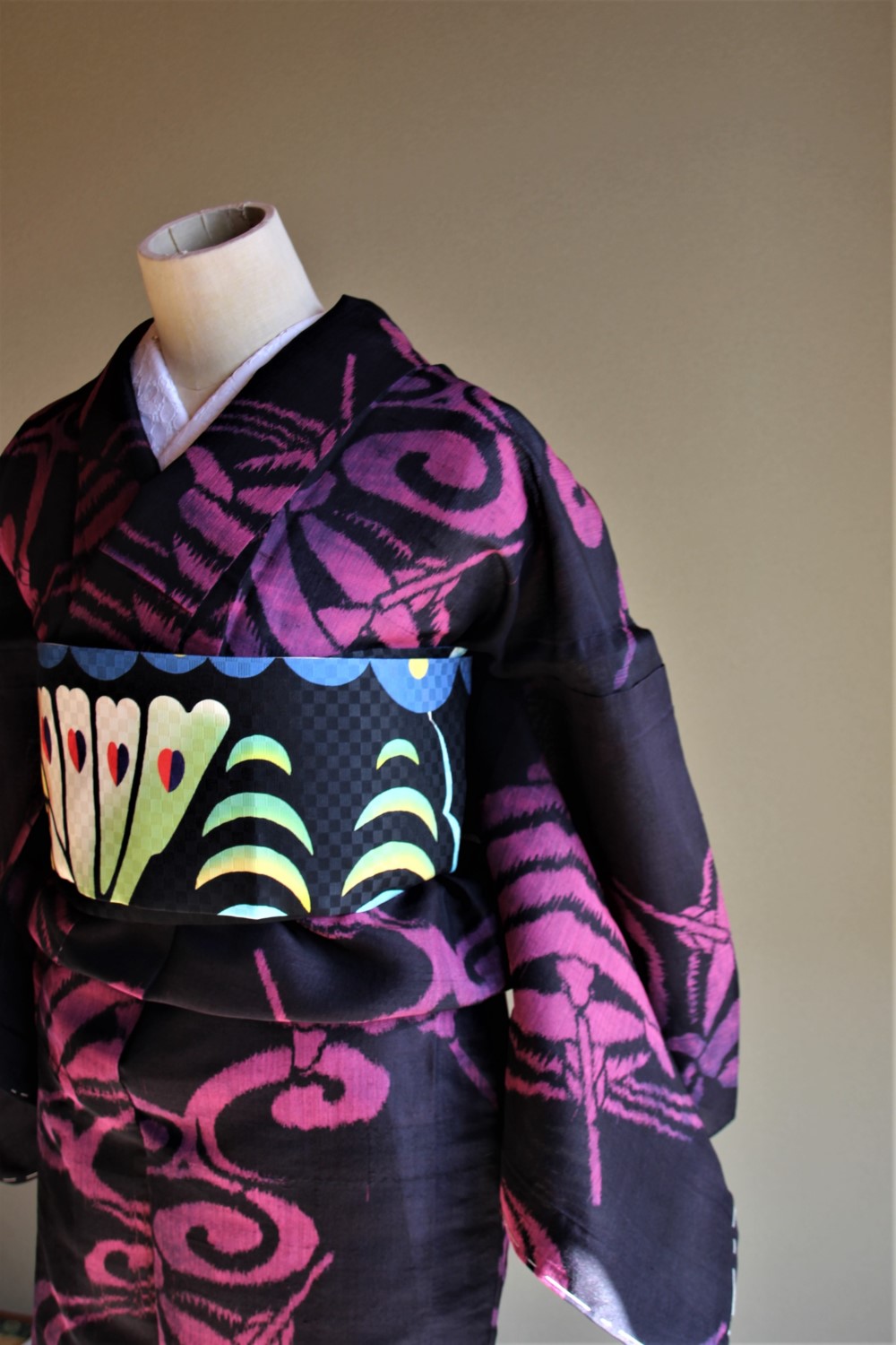 ﾋﾟﾝｸﾊﾟ-ﾌﾟﾙと黒の大胆な配色がROCK モダンでかっこいい夏着物