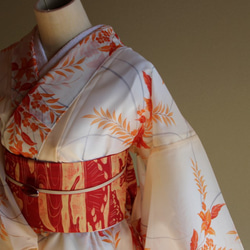 正絹絽 朝焼けのようなホワイトからアイボリーオレンジのぼかしが柔らかな印象　裄65ｃｍ　　和裁師完全手縫い着物 3枚目の画像