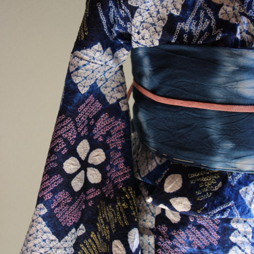 有松鳴海絞り 広襟 濃紺×白×薄桃×水色 総手縫い 有松鳴海絞り 広襟