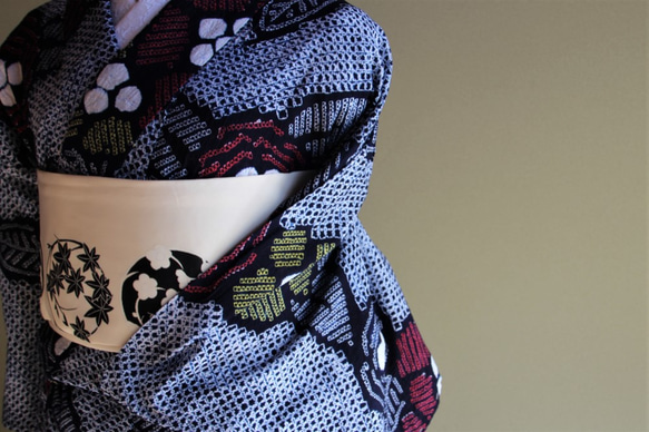 ◇有松鳴海絞り◇【濃紺黄赤】斜めにつながる花々の連鎖がきれい