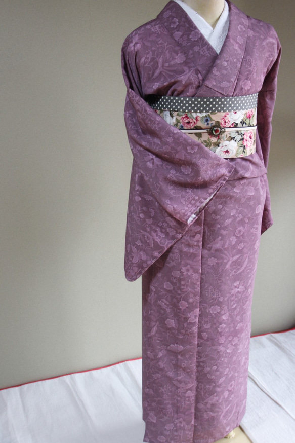 柔らかい花模様がオリエンタルで儚げ　縮緬風単衣　　裄67ｃｍ　ウール混　トールサイズ　和裁師手縫い着物 4枚目の画像