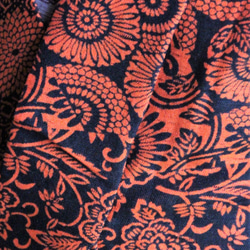 アウトレット★かんたん着物 中華な雰囲気がかっこいいオレンジ×黒のビビッドな花柄　裄67.5ｃｍ　着物コートがおすすめ 3枚目の画像