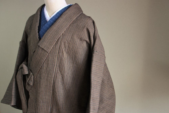 かんたん着物 黒×茶ダークベージュストライプ　裄68.5ｃｍ　あったかい厚手ウールなので着物コートとしてもオススメ　和裁 3枚目の画像