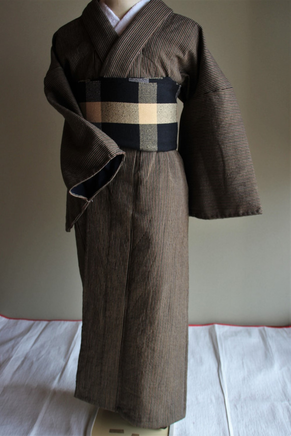 かんたん着物 黒×茶ダークベージュストライプ　裄68.5ｃｍ　あったかい厚手ウールなので着物コートとしてもオススメ　和裁 9枚目の画像