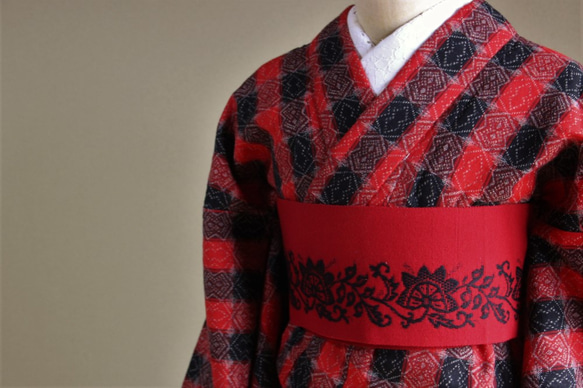 北欧系　赤黒チェックにキルト柄　裄69cm　トールサイズ ウール　和裁師手縫い着物 1枚目の画像