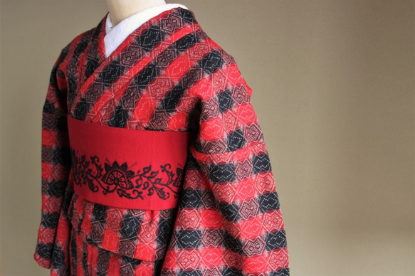 北欧系　赤黒チェックにキルト柄　裄69cm　トールサイズ ウール　和裁師手縫い着物 5枚目の画像