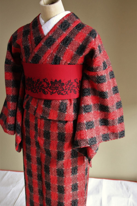 北欧系　赤黒チェックにキルト柄　裄69cm　トールサイズ ウール　和裁師手縫い着物 6枚目の画像