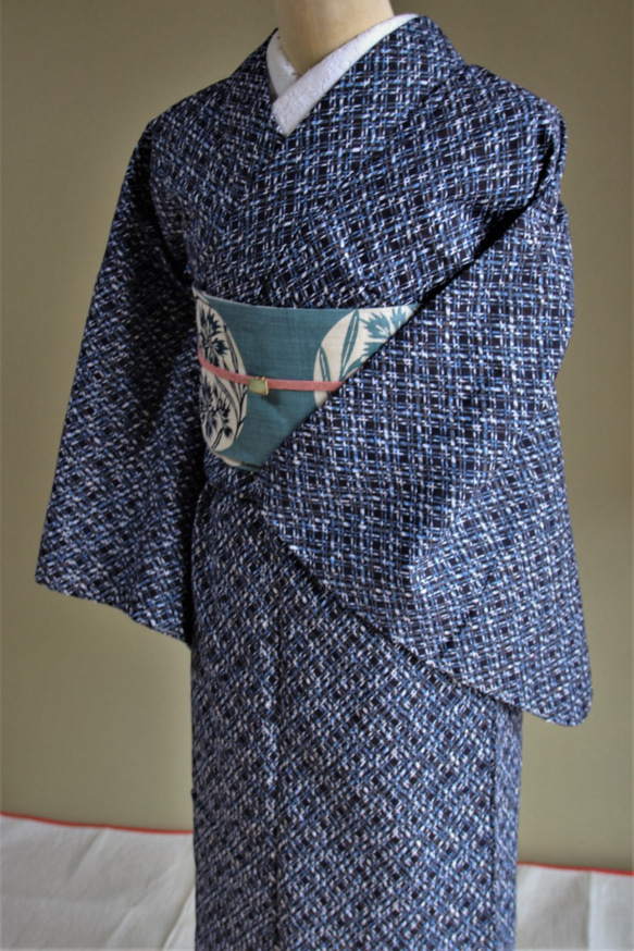 浴衣　ジオメトリックな柄が洗練された雰囲気　裄69ｃｍ　　木綿　和裁師手縫い着物 5枚目の画像