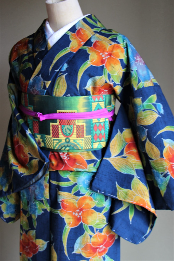 華やかな極彩色の花がサイケデリックでモダン　裄68ｃｍ　トールサイズ　ウール　　和裁師手縫い着物 5枚目の画像
