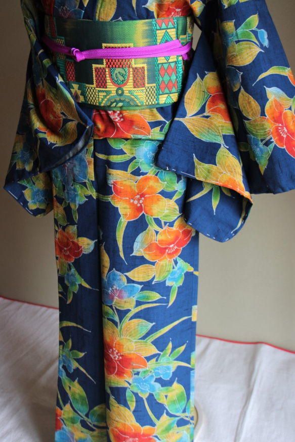 華やかな極彩色の花がサイケデリックでモダン　裄68ｃｍ　トールサイズ　ウール　　和裁師手縫い着物 8枚目の画像