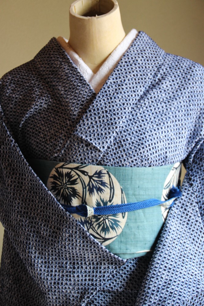 有松鳴海絞り 唐草模様 広襟そう手縫い仕立て 濃紺×ブルー 洗い済み 美品S 有松鳴海絞り 唐草模様 広襟そう手縫い仕立て 濃紺×ブルー 洗い