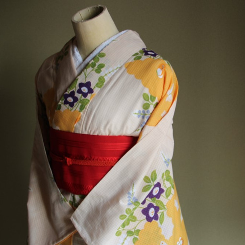 ◇浴衣◇綿紅梅 大人のはんなりミモザ色に秋の草花が柔らかい雰囲気 裄