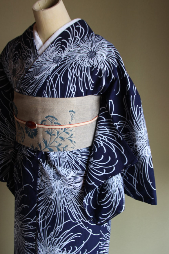 本藍染浴衣 古典な中に華やかな糸菊がシックモダン 裄68cm