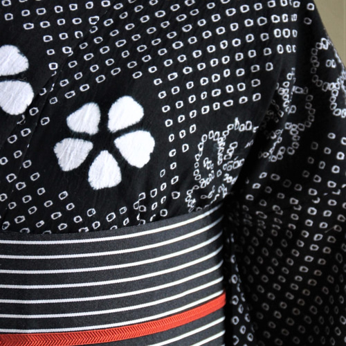 ◇有松鳴海絞り◇【黒】小花撫子が縦ラインに並ぶ 普遍的な柄