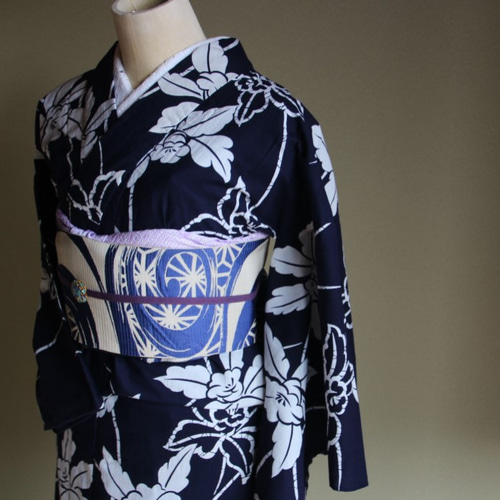 本藍染浴衣 古典的なあやめの花がシックで飽きのこない新しさ 裄