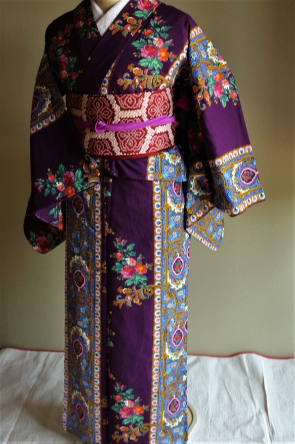 エキゾチックな浴衣　中華系の豪華な額縁柄付け　大人かっこいい　紫系　袖長め　裄68ｃｍ　トールサイズ　木綿 3枚目の画像