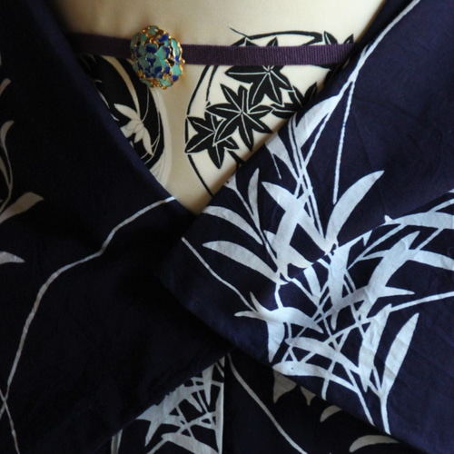 本藍染浴衣 舞妓さんのような浴衣 風に揺れる儚げな撫子柄が古典的で