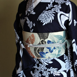 本藍染浴衣　舞妓さんのような浴衣　水に流れる八重菊柄が古典的で美しい　袖長め　裄67.5ｃｍ　トールサイズ 1枚目の画像
