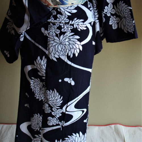 藍染 菊柄 浴衣（新品未使用品） 凪 浴衣 ゆかた 凪ブランド 藍紺色 菊華柄 ゆかたにピッタリな滝
