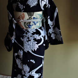 本藍染浴衣　舞妓さんのような浴衣　水に流れる八重菊柄が古典的で美しい　袖長め　裄67.5ｃｍ　トールサイズ 7枚目の画像