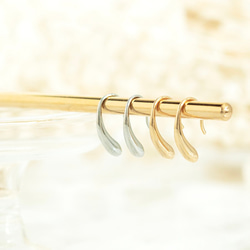 オフィスでも使える定番ピアス！小さなしずく型のピアス（ゴールド/シルバー ）秋　プチギフト　メンズ　華奢　クリスマス 6枚目の画像