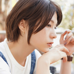 オフィスでも使える定番ピアス！小さなしずく型のピアス（ゴールド/シルバー ）秋　プチギフト　メンズ　華奢　クリスマス 3枚目の画像