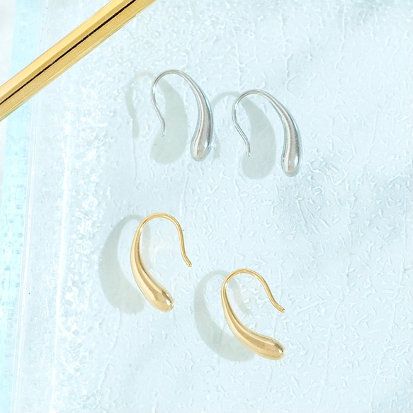 オフィスでも使える定番ピアス！小さなしずく型のピアス（ゴールド/シルバー ）秋　プチギフト　メンズ　華奢　クリスマス 4枚目の画像