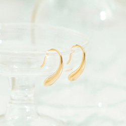 オフィスでも使える定番ピアス！小さなしずく型のピアス（ゴールド/シルバー ）秋　プチギフト　メンズ　華奢　クリスマス 11枚目の画像